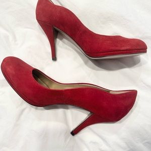 Tahari Colette Burgundy Red Suede Pump Size 8.5